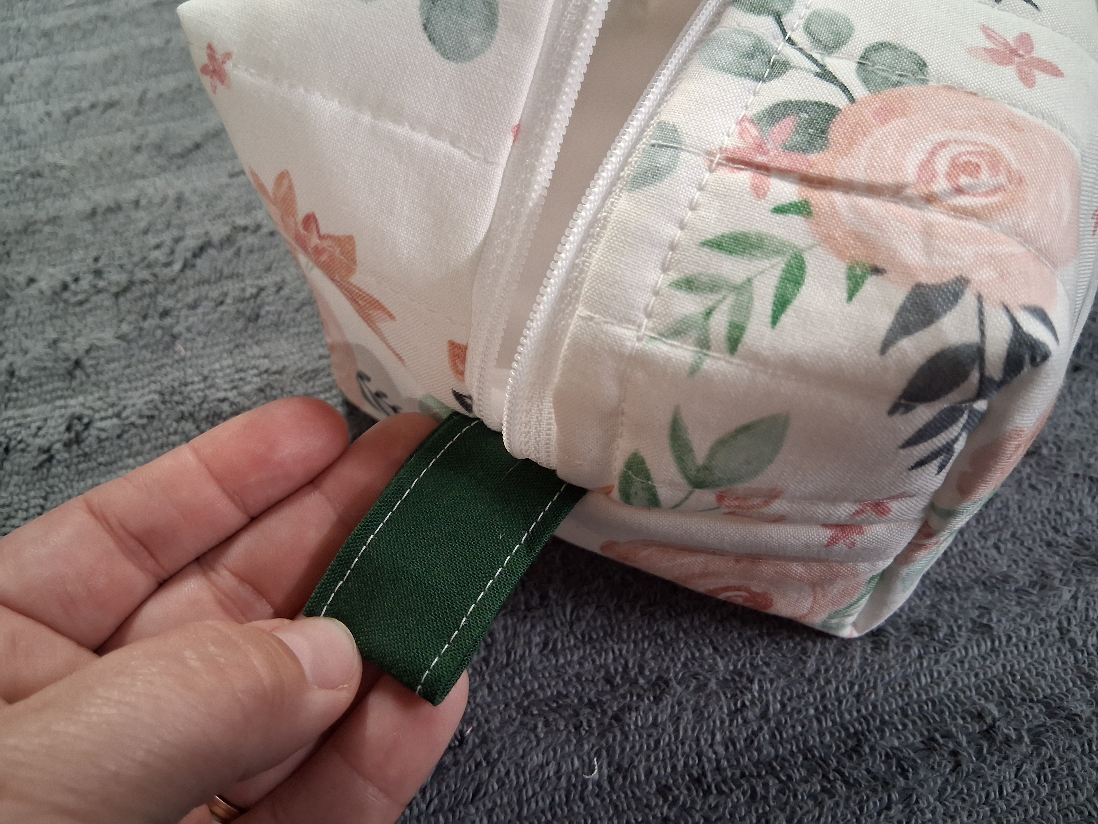 The Gracie / White Cosmetic Bag / Medium Make-up Bag